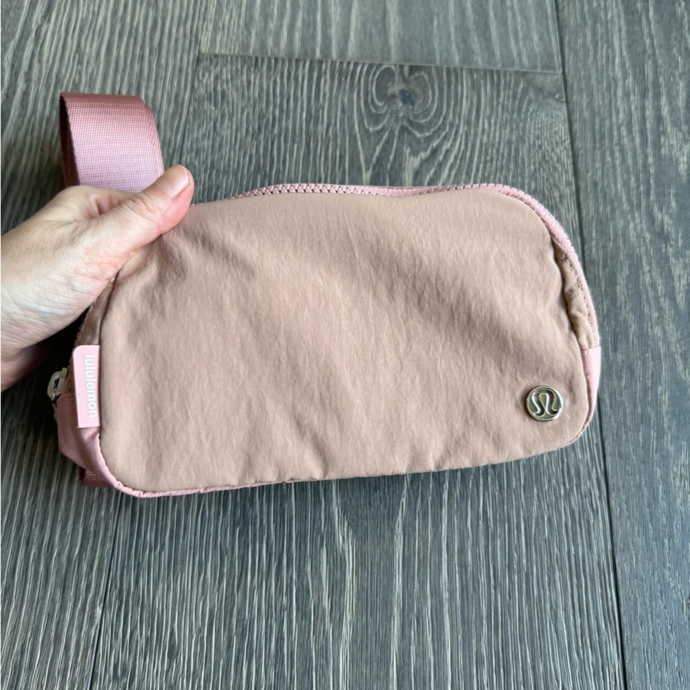 Lululemon Everywhere Belt Bag in Pink Clay/Pink Pastel - Picture 5 of 11